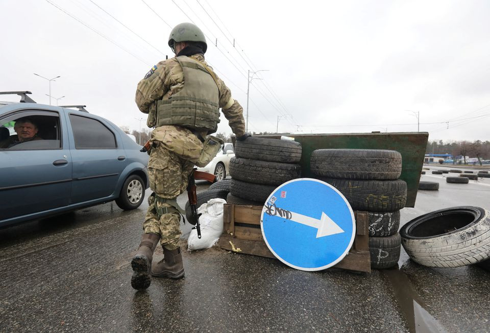 a member of the territorial defence forces stands guard at a checkpoint as russia s invasion of ukraine continues in kyiv ukraine march 3 2022 photo reuters