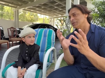 shoaib akhtar child vlogger shiraz bond over cricket in adorable meet up shoaib akhtar child vlogger shiraz bond over cricket in adorable meet up