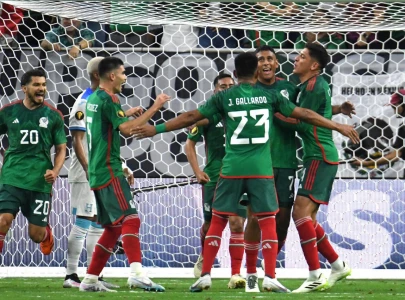 mexico crush honduras haiti stun qatar in gold cup