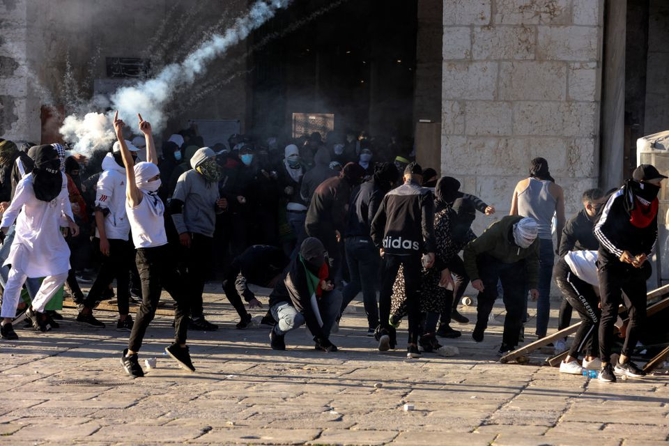Palestinian protestors clash with Israeli security forces at the compound that houses Al-Aqsa Mosque, April 15, 2022. PHOTO: REUTERS
