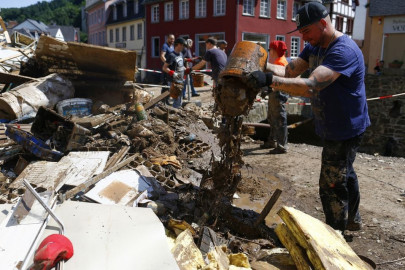 germany to enable mobile operators to broadcast alerts after flood disaster