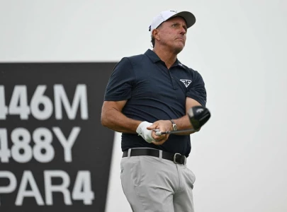 more pga players will jump to liv golf mickelson