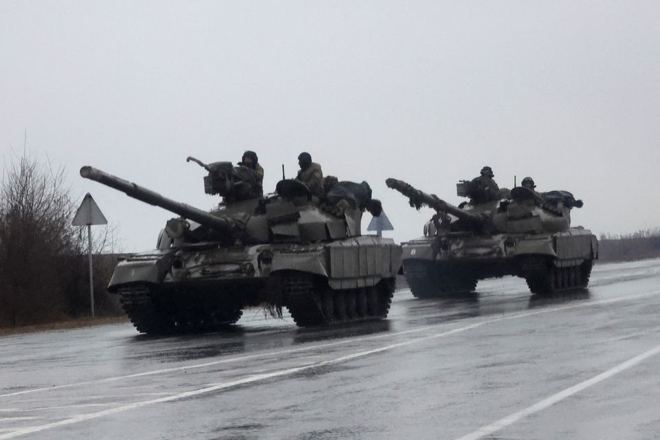 Photo of France to deliver weapons to Ukraine, freeze assets of Russian oligarchs