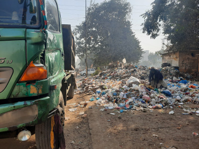 garbage lies uncollected in sheikhupura