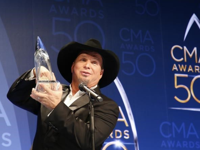 garth brooks accused of sexual assault by former employee in new lawsuit garth brooks accused of sexual assault by former employee in new lawsuit