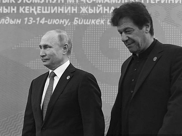 imran khan and vladimir putin at a meeting photo afp