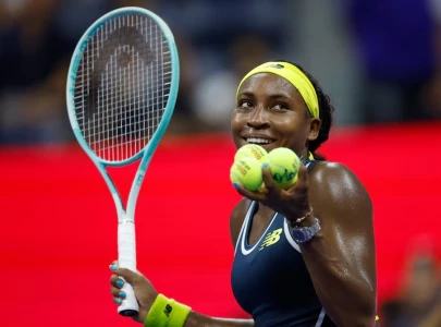 djokovic gauff advance at steamy us open