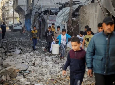 israeli forces battle hamas in southern gaza humanitarian concerns grow