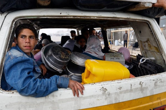 palestinians fleeing khan younis due to the israeli ground invasion sit in a vehicle as they arrive in rafah photo reuters palestinians fleeing khan younis due to the israeli ground invasion sit in a vehicle as they arrive in rafah photo reuters