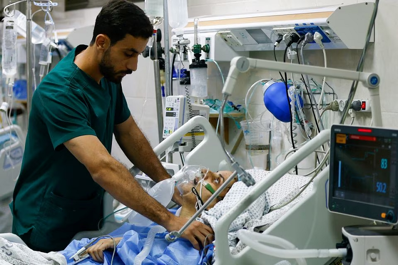 gaza surgeons operate in corridors as israeli bombs fill hospitals