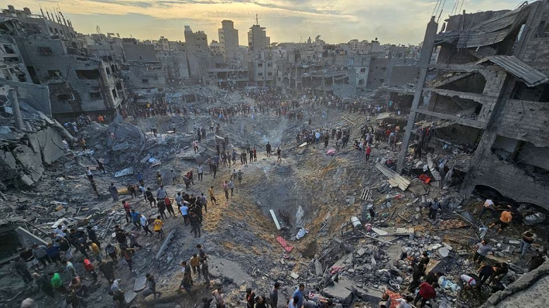 palestinians search for casualties at the site of israeli strikes on houses in jabalia refugee camp in the northern gaza strip october 31 2023 photo reuters