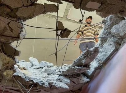 israel escalates airstrikes in gaza as ceasefire talks stall