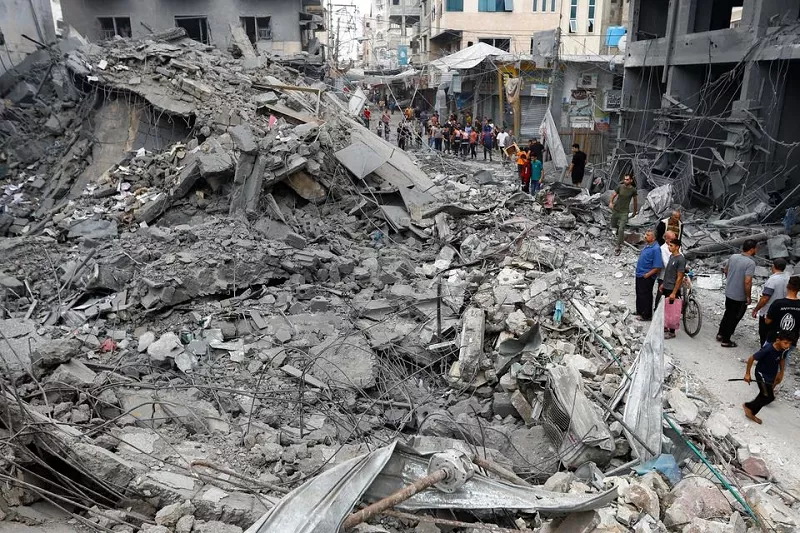 palestinians inspect the damage in the aftermath of israeli strikes in khan younis southern gaza strip october 10 photo reuters palestinians inspect the damage in the aftermath of israeli strikes in khan younis southern gaza strip october 10 photo reuters