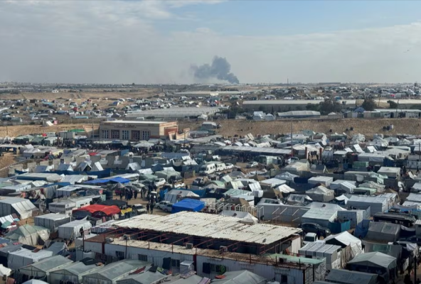 smoke rises during the israeli ground invasion in khan younis as seen from a tent camp sheltering displaced palestinians in rafah photo reuters