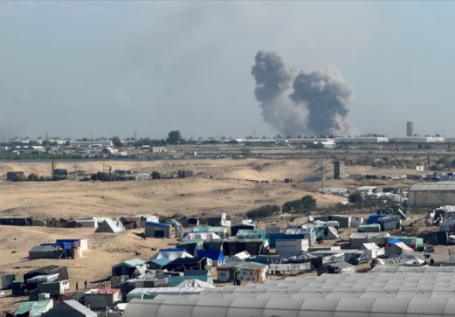 smoke rises during an israeli ground operation in khan younis photo reuters smoke rises during an israeli ground operation in khan younis photo reuters