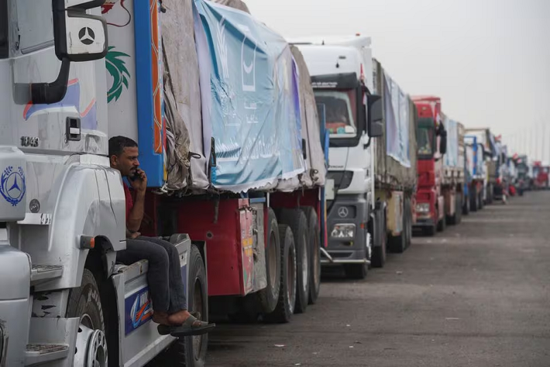 Trucks carrying humanitarian aid to Palestinians, wait on the desert road (Cairo - Ismailia) on their way to the Rafah border crossing to enter Gaza, in Cairo, Egypt, November 12, 2023. PHOTO: REUTERS