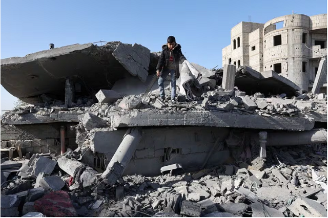 A Palestinian boy stands at the site of an Israeli strike on a house, amid the ongoing conflict between Israel and the Palestinian resistance group Hamas, in Rafah, in the southern Gaza Strip December 22, 2023. PHOTO: REUTERS