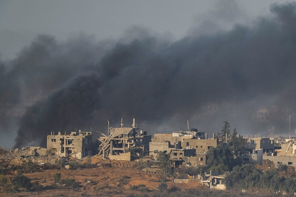 Smoke rises in Gaza after an Israeli airstrikes before the start of a temporary truce between Hamas and Israel. PHOTO: Reuters