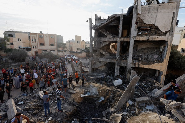 palestinians search for casualties under the rubble of a building destroyed by israeli strikes in khan younis in the southern gaza strip photo reuters