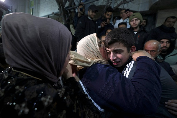 palestinian prisoner khalil zama r hugs his mother after being released from an israeli jail photo afp