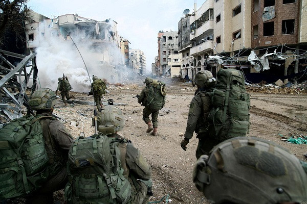 Israeli soldiers operate in the Gaza Strip. PHOTO: Reuters