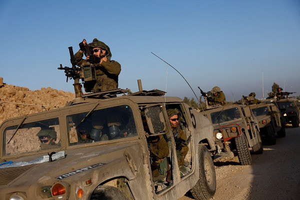 Israeli soldiers prepare to enter Gaza on the Israeli side of the border. PHOTO: Reuters