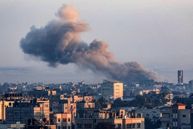 a picture taken from rafah shows smoke billowing over khan yunis in the southern gaza strip during israeli bombardment photo afp a picture taken from rafah shows smoke billowing over khan yunis in the southern gaza strip during israeli bombardment photo afp