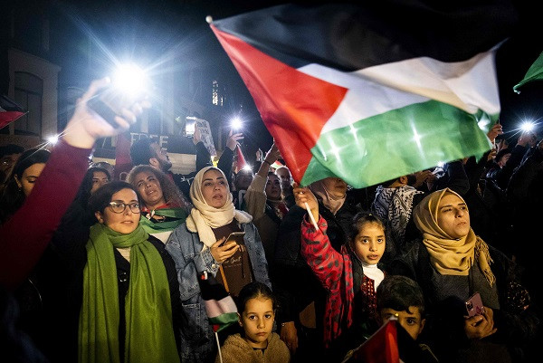 People take part in a pro-Palestinian demonstration in Utrecht, on October 19, 2023. Demonstrations have been going on in several Dutch cities for several days after a hospital in Gaza was bombed by Israel. PHOTO AFP.