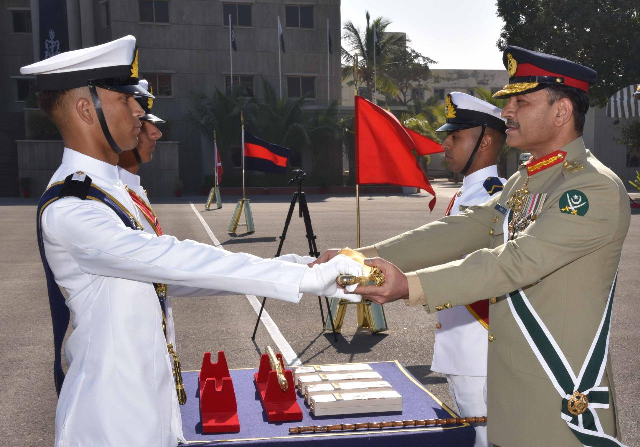 army chief general asim munir attends commissioning parade of 118th midshipmen and 26th short service commission held at the pakistan naval academy in karachi as chief guest photo ispr