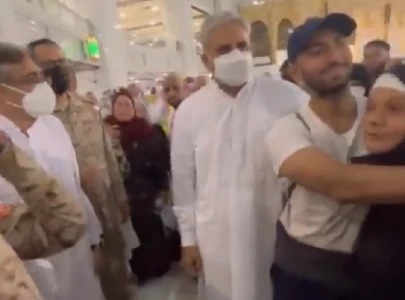 watch pakistani pilgrims take selfies with coas gen bajwa watch pakistani pilgrims take selfies with coas gen bajwa