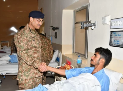 coas visits soldiers injured in bannu blast