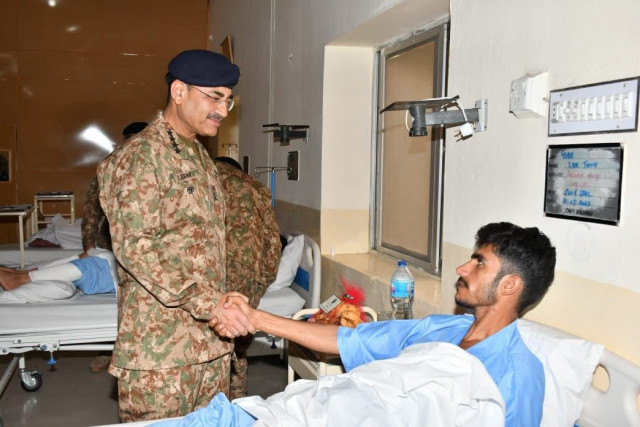 coas visits soldiers injured in bannu blast