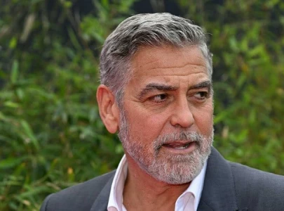 george clooney praises biden s selfless decision compares him to george washington