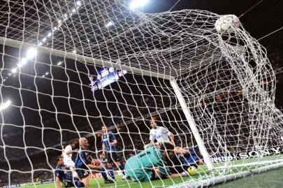 inter coach defended after schalke debacle