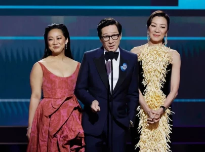 everything everywhere dominates sag awards setting stage for oscars