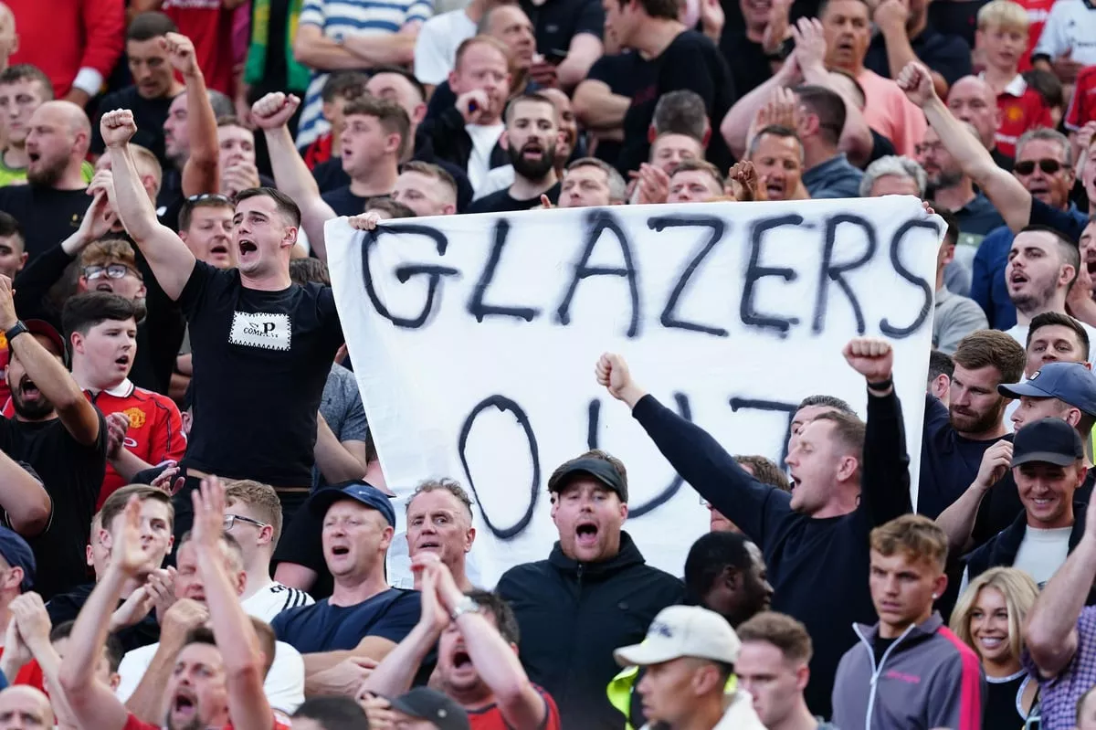 glazers can exit man utd in right way neville glazers can exit man utd in right way neville