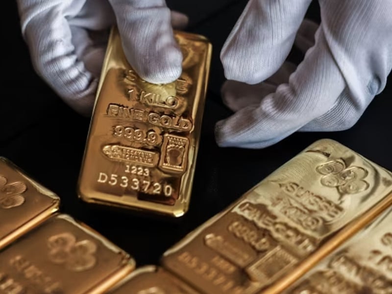 Gold prices hit record highs in Pakistan amid global market surge | The Express Tribune