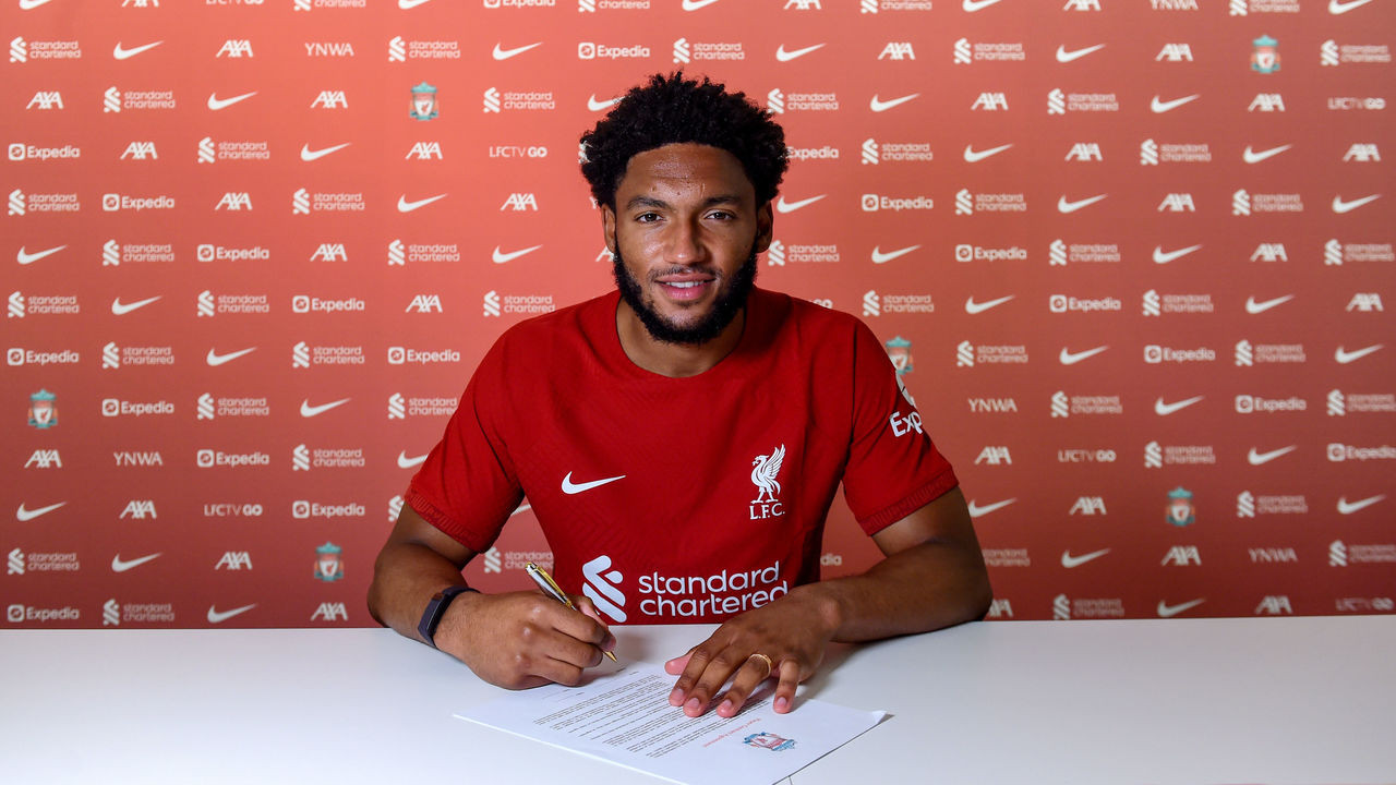 Photo of Gomez signs new Liverpool contract
