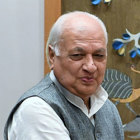 muslim governor in india bows before hindu deity at ram temple muslim governor in india bows before hindu deity at ram temple