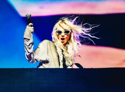 grimes apologises for technical issues during coachella set grimes apologises for technical issues during coachella set