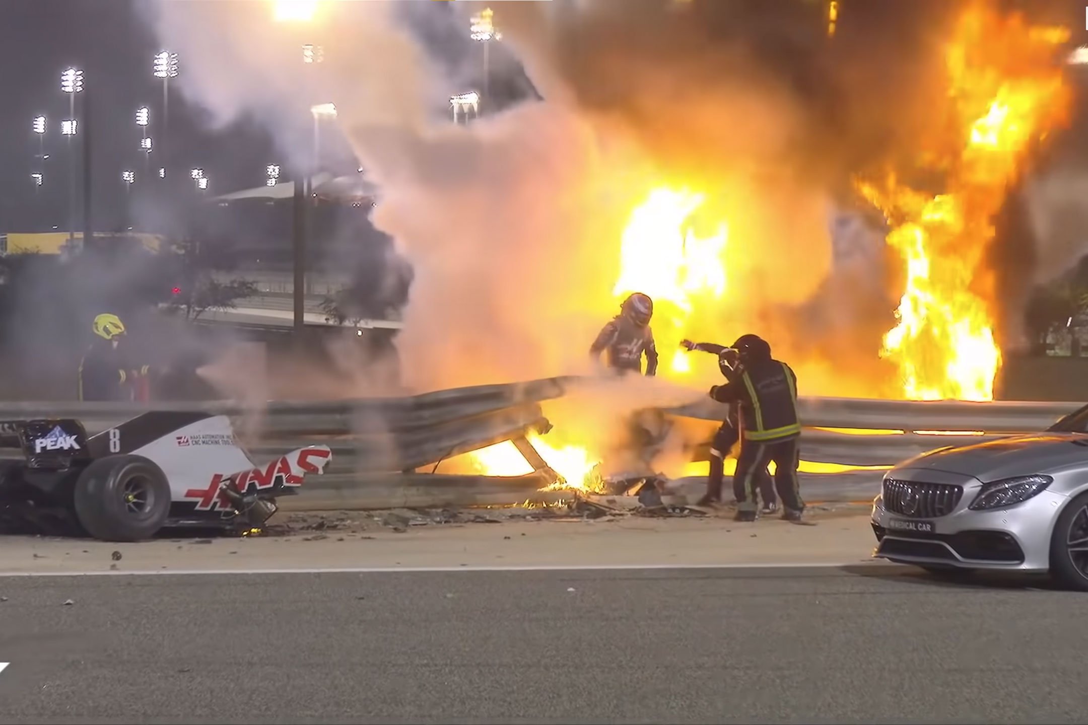 Попали в аварию когда гоняли на машинах. Гран при Бахрейна 2020 Грожан авария.