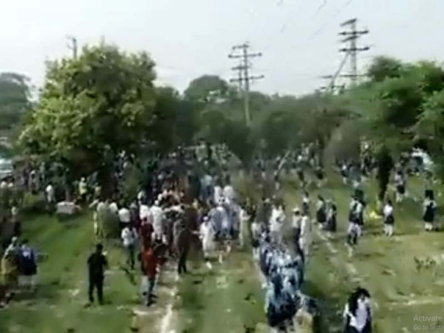 watch pakistan sets new world record by planting over 50 000 saplings in 60 seconds watch pakistan sets new world record by planting over 50 000 saplings in 60 seconds