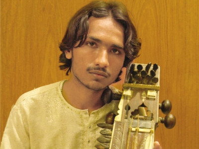 no strings attached sarangi player goes through the daily grind even after making it big