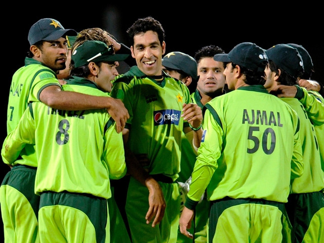 gul takes six wickets as pakistan beat england