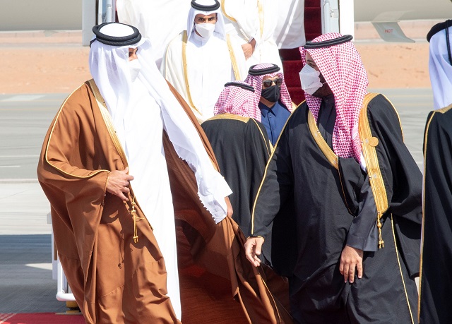 saudi arabia s crown prince mohammed bin salman welcomes qatar s emir sheikh tamim bin hamad al thani upon his arrival to attend the gulf cooperation council s gcc 41st summit in al ula saudi arabia january 5 2021 photo reuters