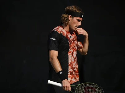 tsitsipas crashes out of halle as medvedev advances