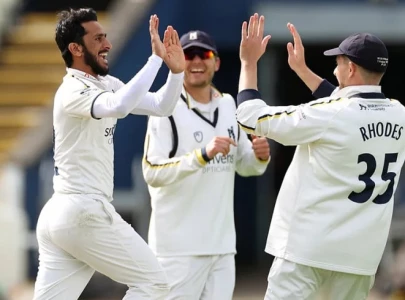 warwickshire re signs hassan ali for county championship 2024