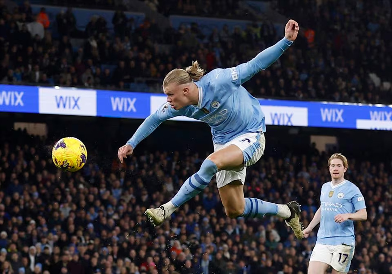 manchester city s erling braut haaland misses a chance to score photo reuters