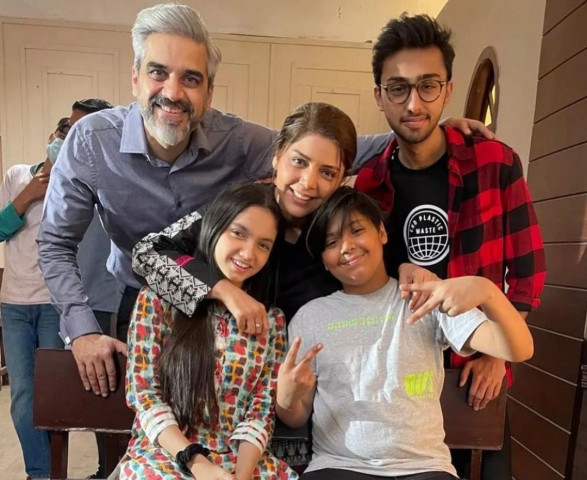 such an important experience hadiqa kiani thanks her pinjra family such an important experience hadiqa kiani thanks her pinjra family