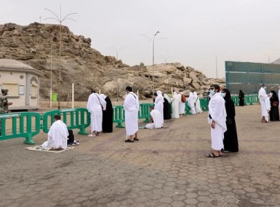 hajj flight makes emergency landing hajj flight makes emergency landing